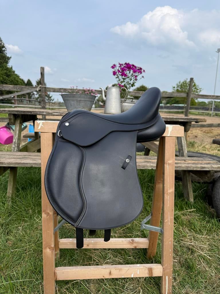 Wintec veelzijdigheidzadel 15 inch, Ophalen of Verzenden, Zo goed als nieuw, Recreatie