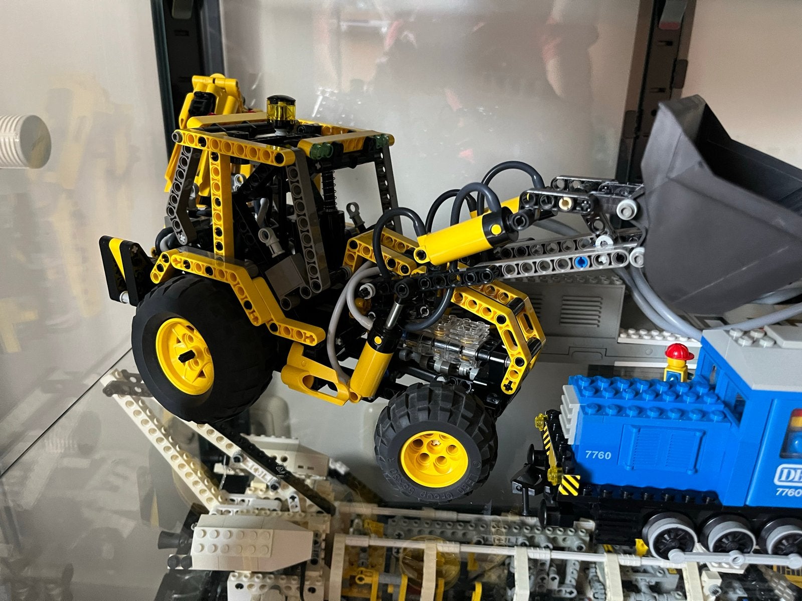 Lego Technic 8455 - Backhoe Loader (Graafmachine), Ophalen of Verzenden, Zo goed als nieuw