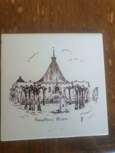 Tegel raadhuis arcen gesigneerd, Ophalen