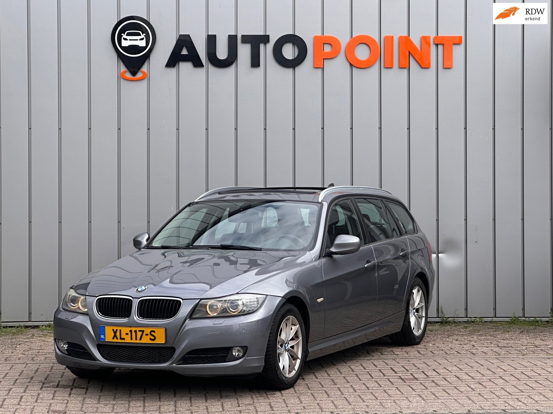 BMW 3-serie Touring 318i Luxury Line PANO STOELVRW PDC, Auto's, BMW, Automaat, Euro 5, 1435 kg, Leder