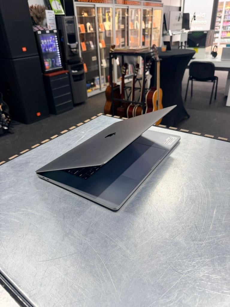 MacBook Pro 16 inch 2019 i7 16GB RAM 512GB SSD + Office 2024, Ophalen of Verzenden, Zo goed als nieuw