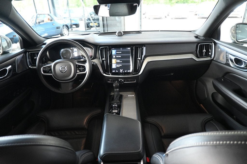 Volvo V60 2.0 T6 AWD Inscription 310PK! Panoramadak Navigati, Auto's, Automaat, Gebruikt, 4 cilinders, Vierwielaandrijving