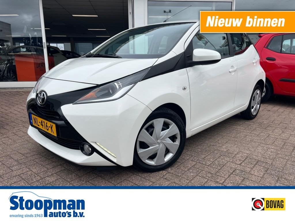 Toyota AYGO 1.0 VVT-i X-Play Airco Navigatie Bluet. CV, Voorwielaandrijving, Gebruikt, Euro 6, 4 stoelen