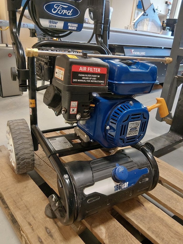 Hogendrukspuit op motor., Tuin en Terras, Hogedrukreinigers, Ophalen, Benzine, Onbekend, Nieuw