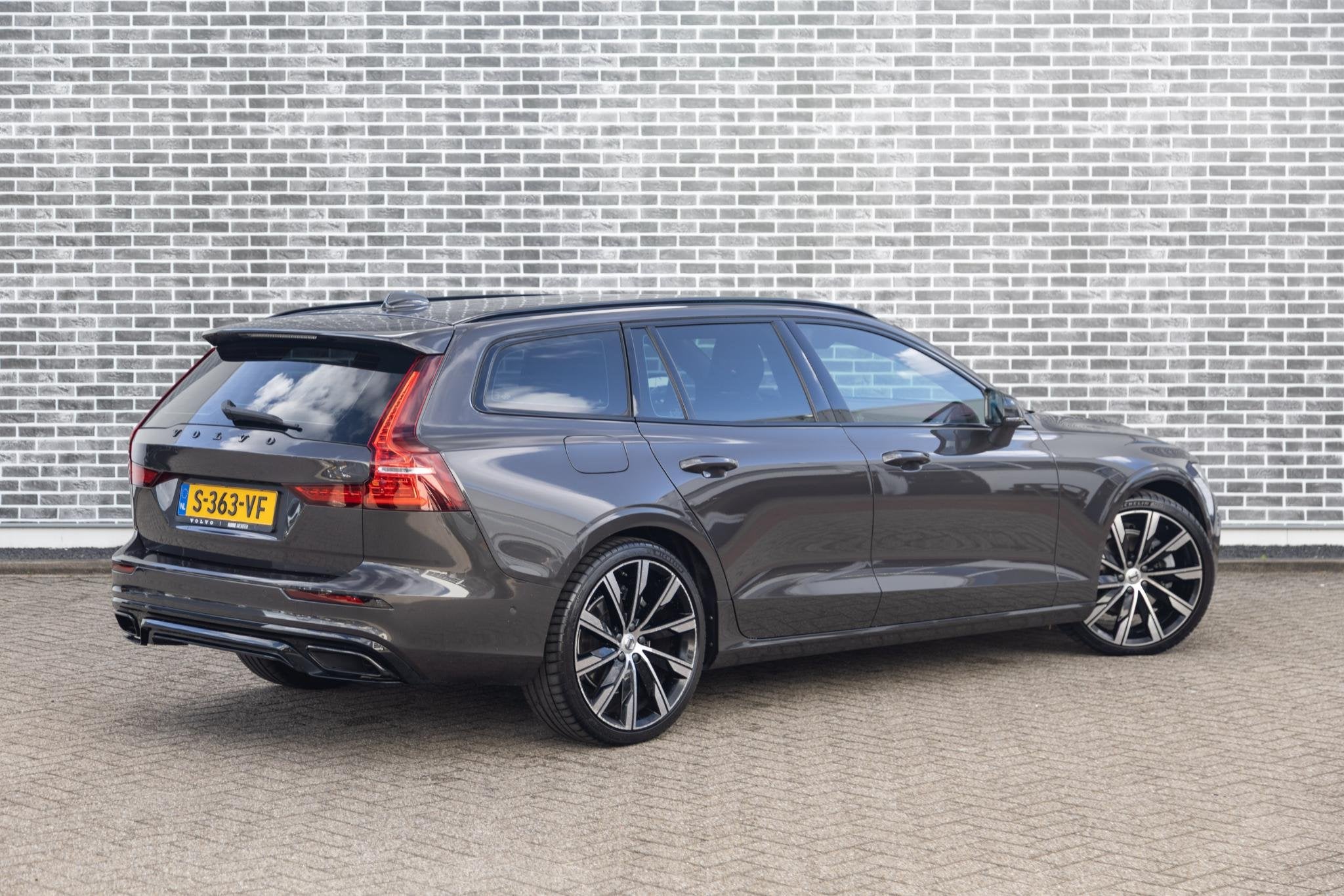 Volvo V60 B4 Aut. Plus Dark | Adaptieve Cruise Control | Led, Auto's, Stof, Euro 6, 4 cilinders, 1634 kg