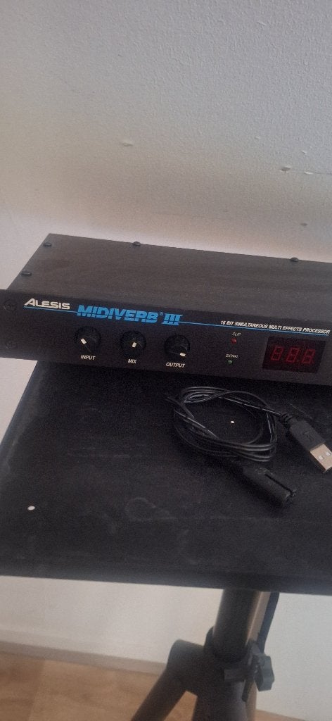 Alesis Midiverb III - Met originele voeding, Ophalen of Verzenden, Gebruikt, Delay of Echo