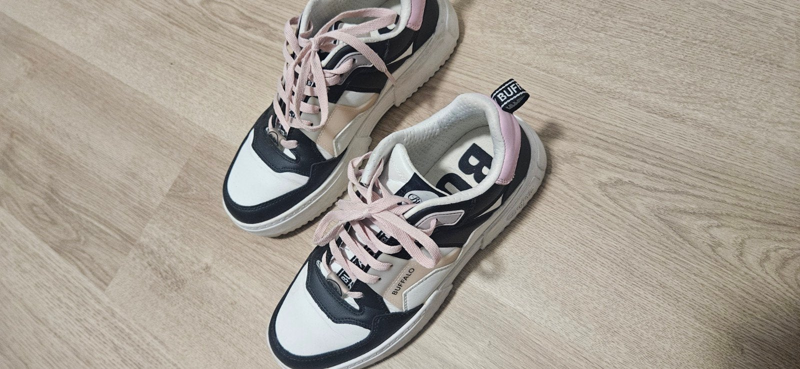 Buffalo sneakers zwart/wit/roze maat 39, Zwart, Ophalen of Verzenden, Sneakers of Gympen, Gedragen