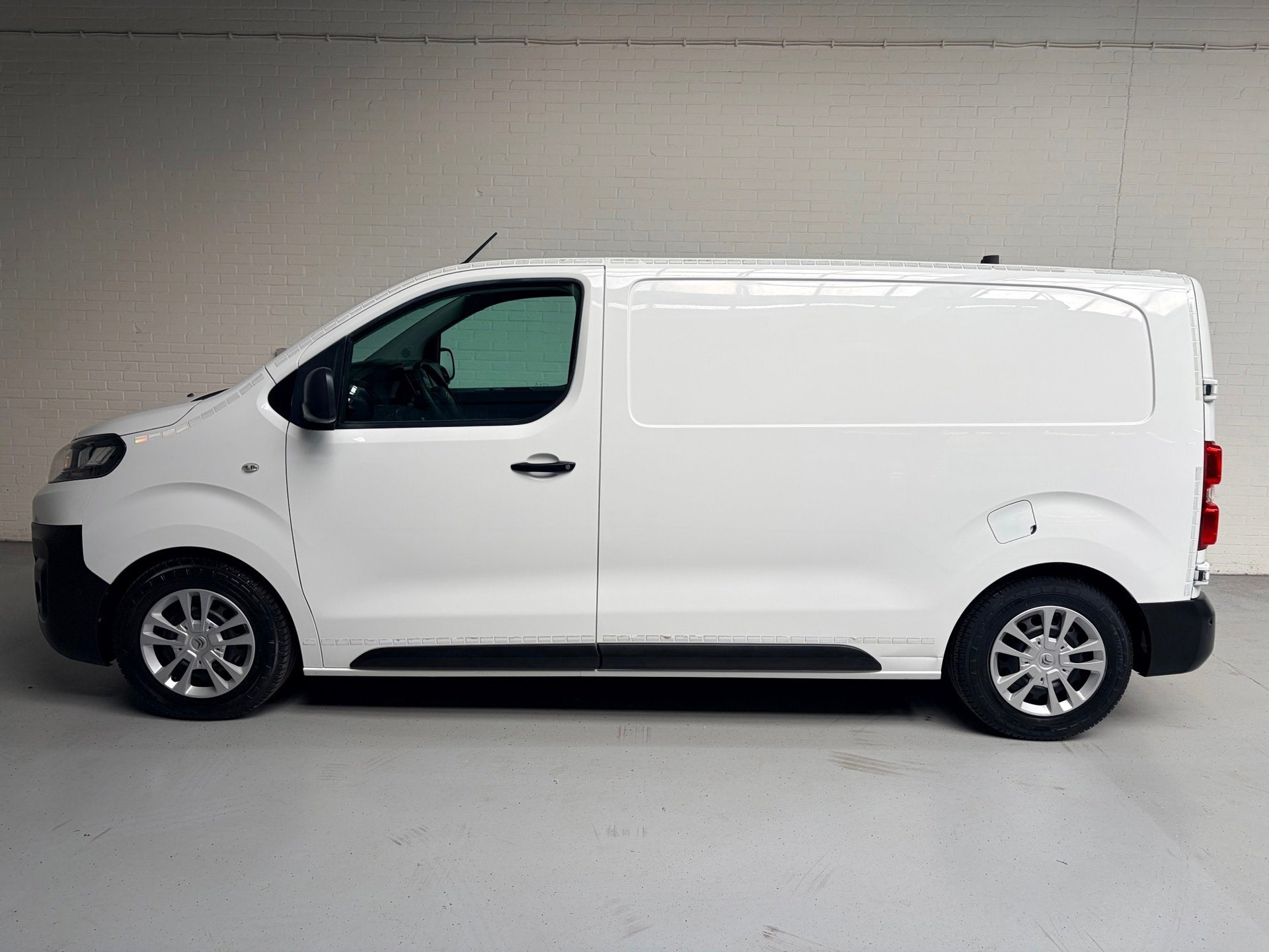 Citroen Jumpy Servicewagen 1.6 BlueHDI 95pk euro6 Club M L2H, Voorwielaandrijving, Gebruikt, Leder en Stof, Wit