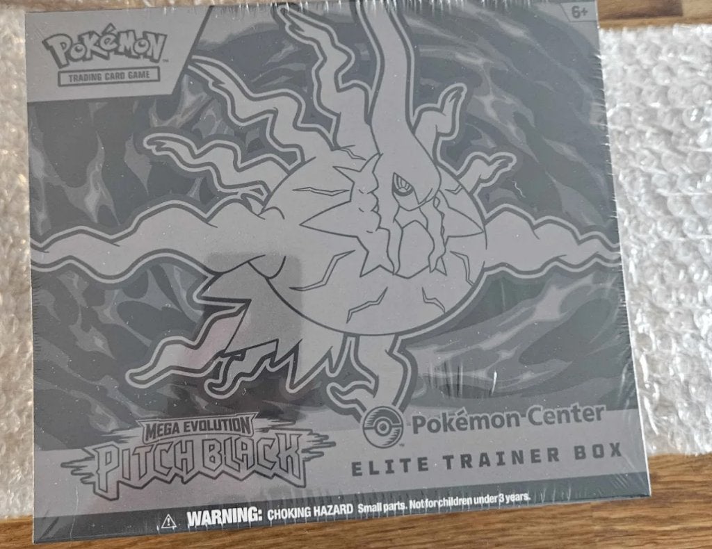 Pokemon center pitch black elite trainer box, Ophalen of Verzenden, Nieuw, Boosterbox