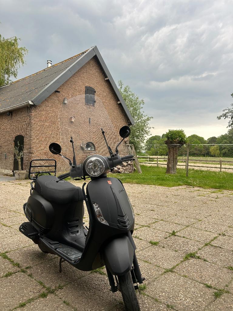 La Souris Sourini Special Edition 2024 | Matte black |, Maximaal 45 km/u, Ophalen of Verzenden, Zo goed als nieuw, 50 cc