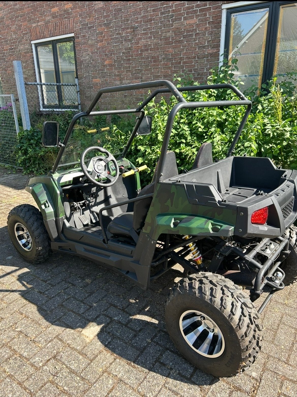 Stoere 2-persoons buggy met camouflageprint, Ophalen