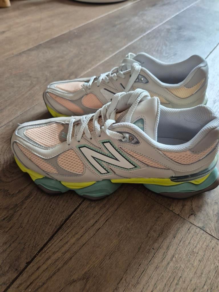 New Balance 9060 Moonbeam Vintage Rose Lime sneakers maat 44, Ophalen of Verzenden, Zo goed als nieuw, Overige kleuren