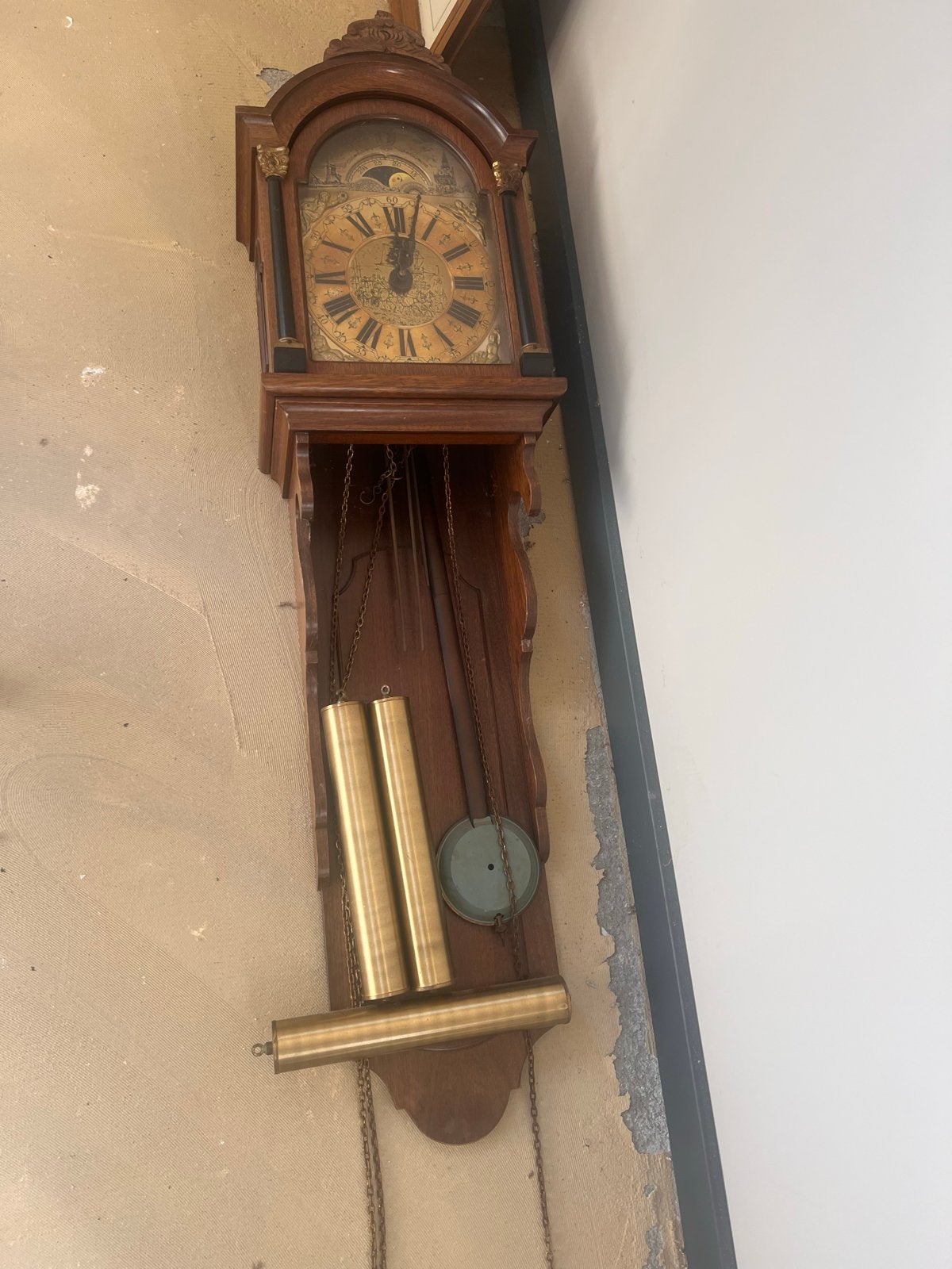 Antieke hangklok met maanfase en scheepsdecoratie, Ophalen