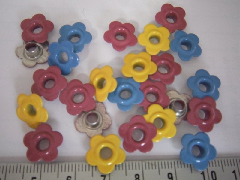25 eyelets bloemen in mix kleuren of alleen rose, Ophalen of Verzenden, Nieuw, Overige thema's, Overige typen