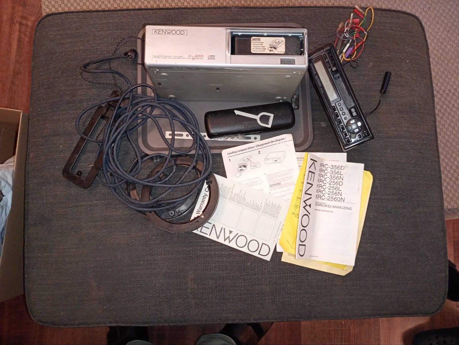 Kenwood KRC-356D autoradio met CD-wisselaar, Ophalen