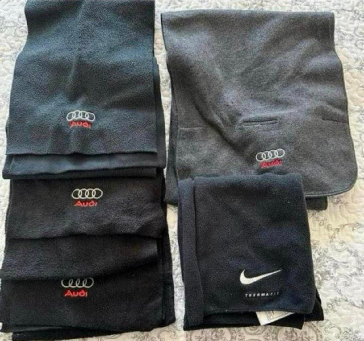 Vier Audi logo vlies sjaals en een Nike Logo vlies sjaal, Ophalen of Verzenden, Zo goed als nieuw