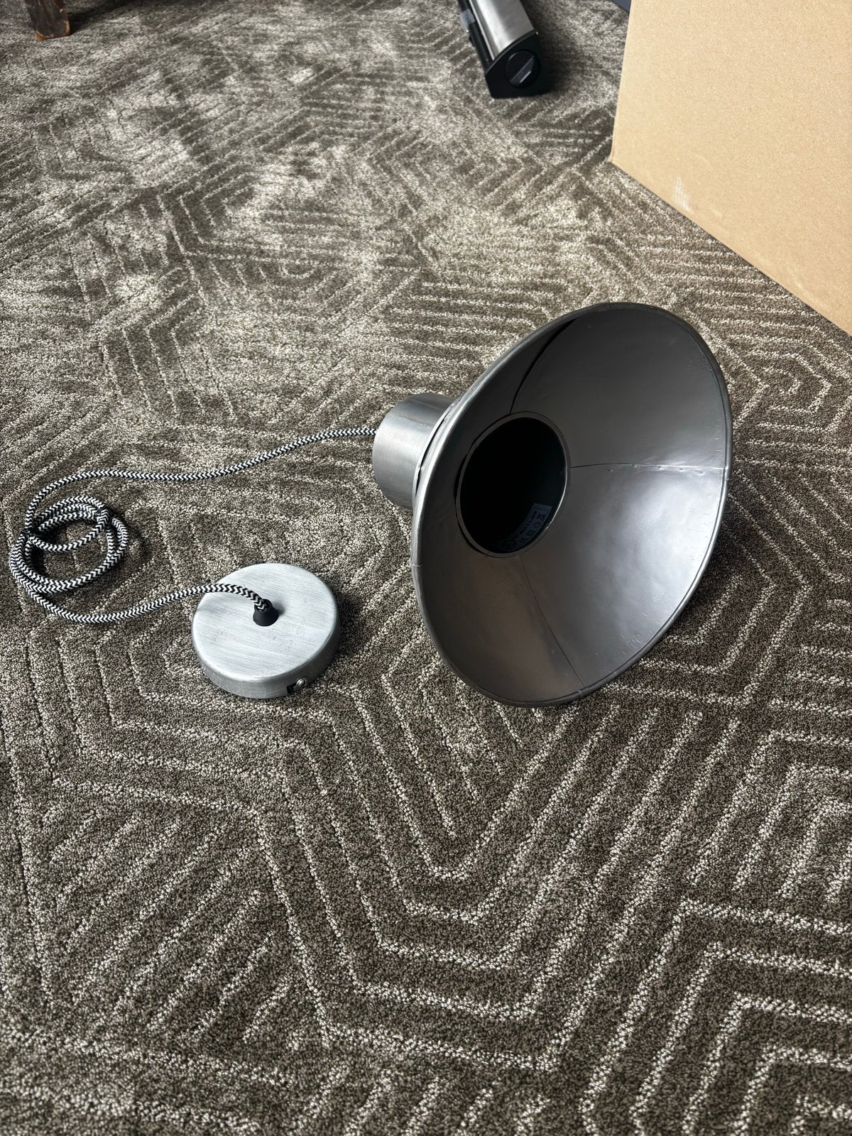Industriële hanglamp loods 5 - Grijs metaal, 30cm omtrek, Huis en Inrichting, Lampen | Hanglampen, Ophalen of Verzenden, Gebruikt