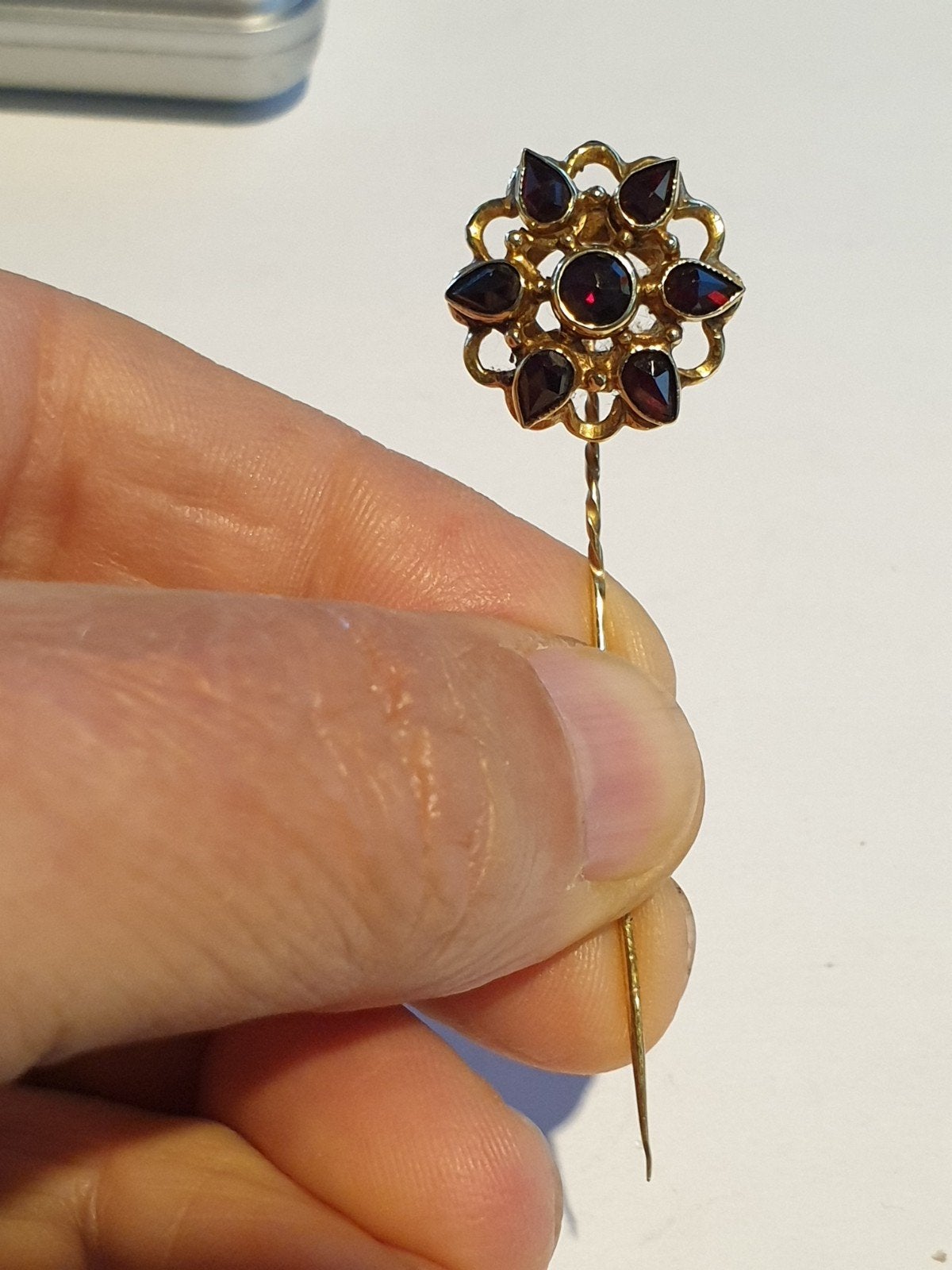 zeer mooie 14 kt gouden speld met rode stenen. (Z1), Sieraden, Tassen en Uiterlijk, Ophalen of Verzenden, Goud, Broche