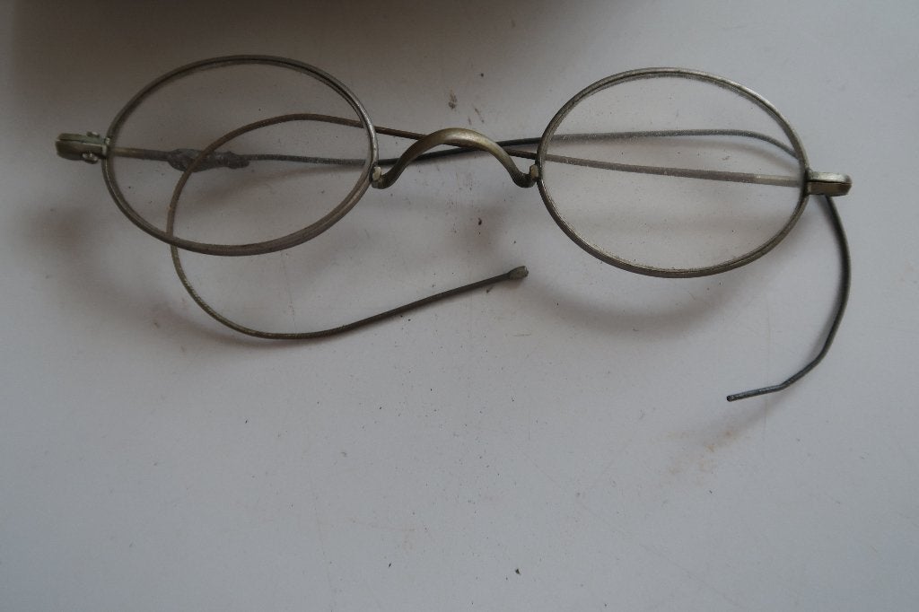 antieke bril,met metalen hoes-B jaren 30/40, Antiek en Kunst, Curiosa en Brocante, Ophalen of Verzenden