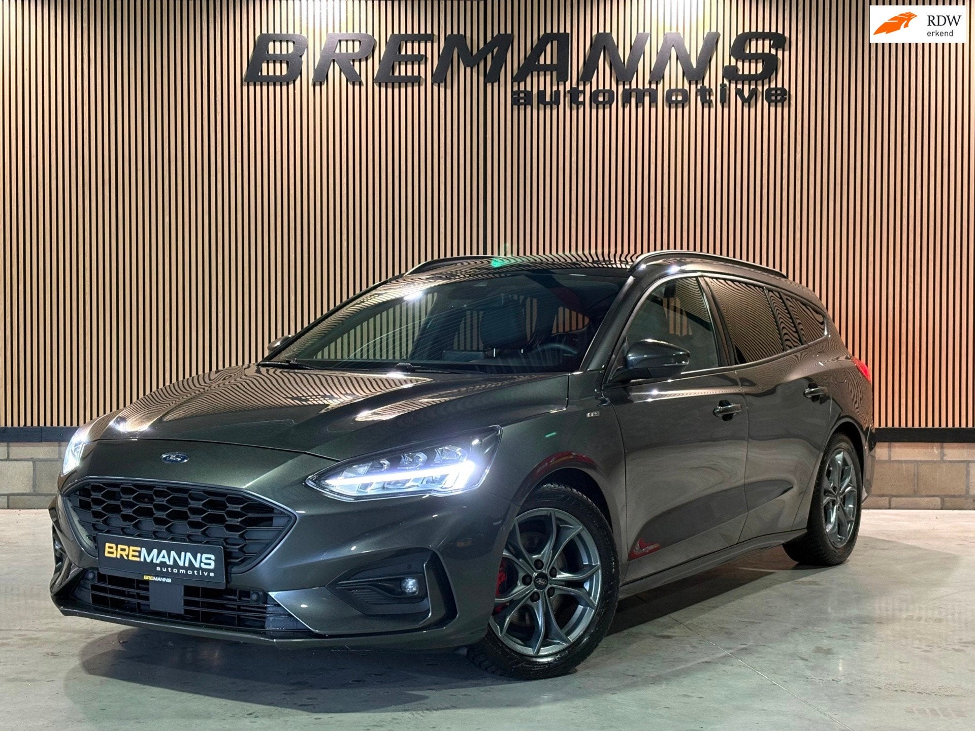 Ford Focus Wagon 1.5 EcoBoost ST Line Business / Automaat /, Auto's, Ford, Zwart, 150 pk, Leder en Stof, Origineel Nederlands