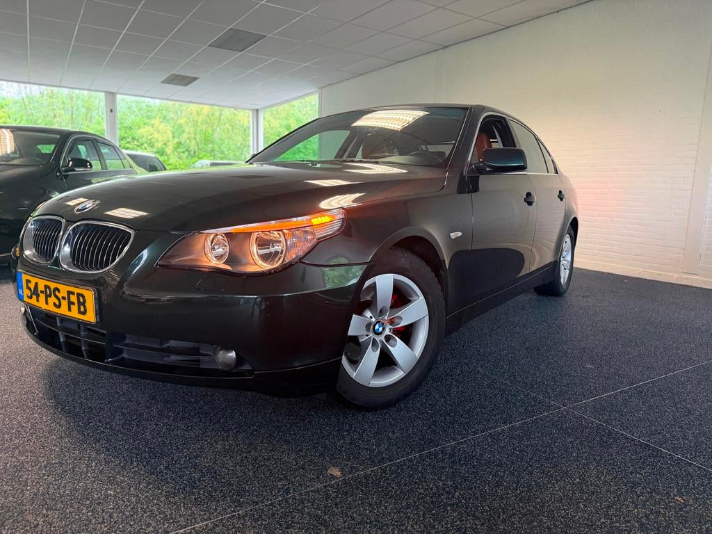 BMW 5-serie 525i Executive | Youngtimer | Automaat | Trekhaa, Auto's, Automaat, Achterwielaandrijving, Gebruikt, 2000 kg