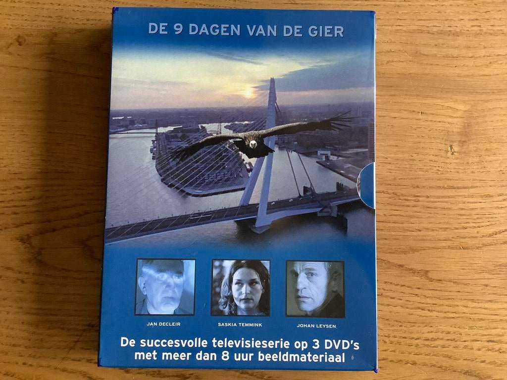 14). De 9 dagen van De Gier, 3 dvd-box ruim 480 minuten., Ophalen of Verzenden, Zo goed als nieuw