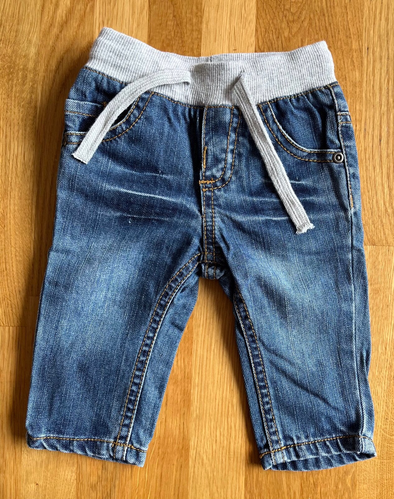 Vestje met capuchon, bodywarmer en spijkerbroek, Ophalen of Verzenden, Zo goed als nieuw