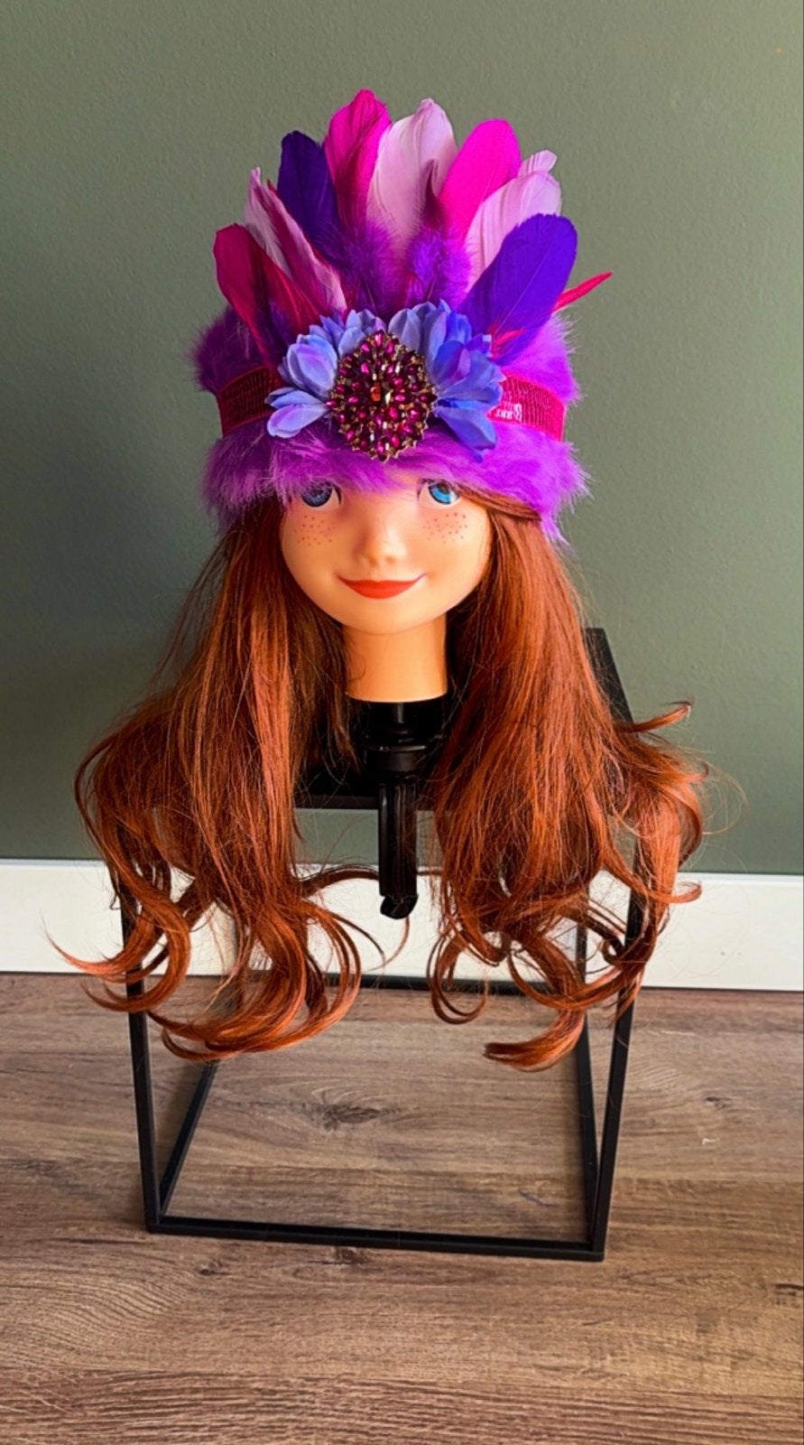 Bont haarband carnaval met veren en bloemen, Ophalen of Verzenden, Nieuw, Carnaval, Accessoires