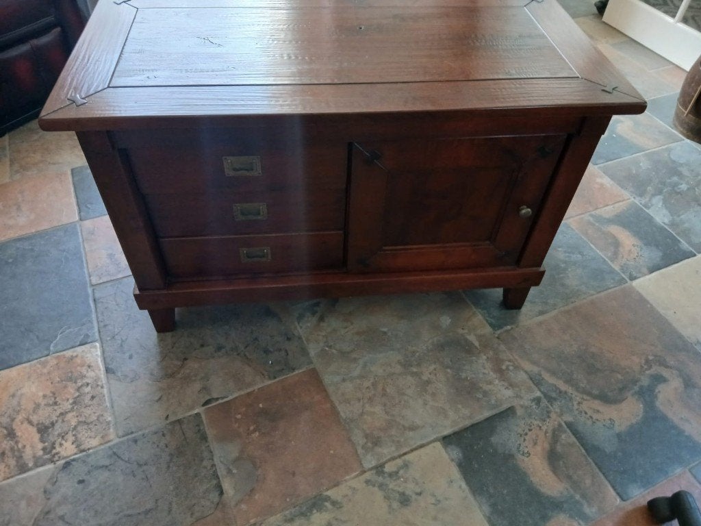 Houten kastje met 3 lades en schuifdeur, Ophalen