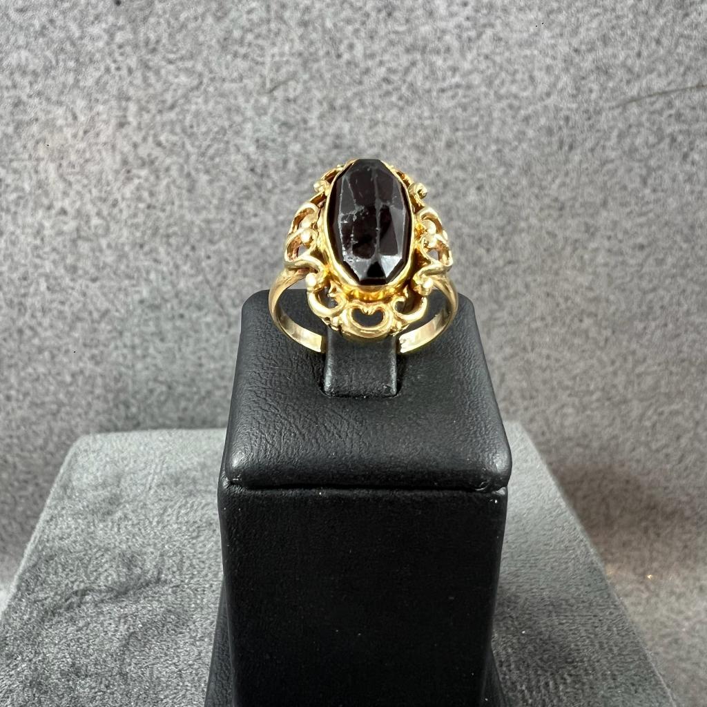 Gouden Ring | 18k | 3,98g | ovale granaat | 16,5g | 406621
