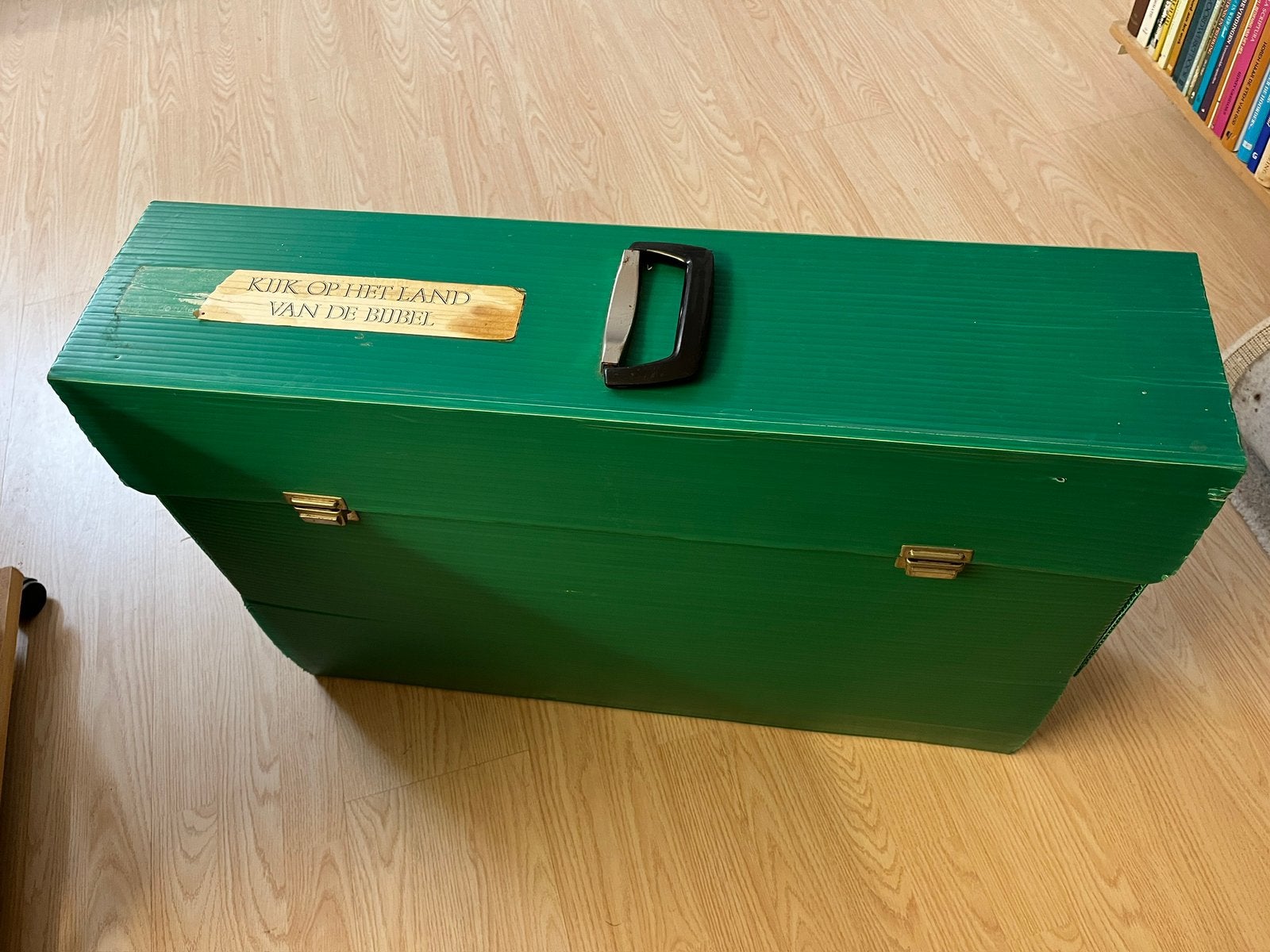 Koffer met oude Bijbelse schoolplaten, Antiek en Kunst, Antiek | Schoolplaten, Ophalen, Geschiedenis