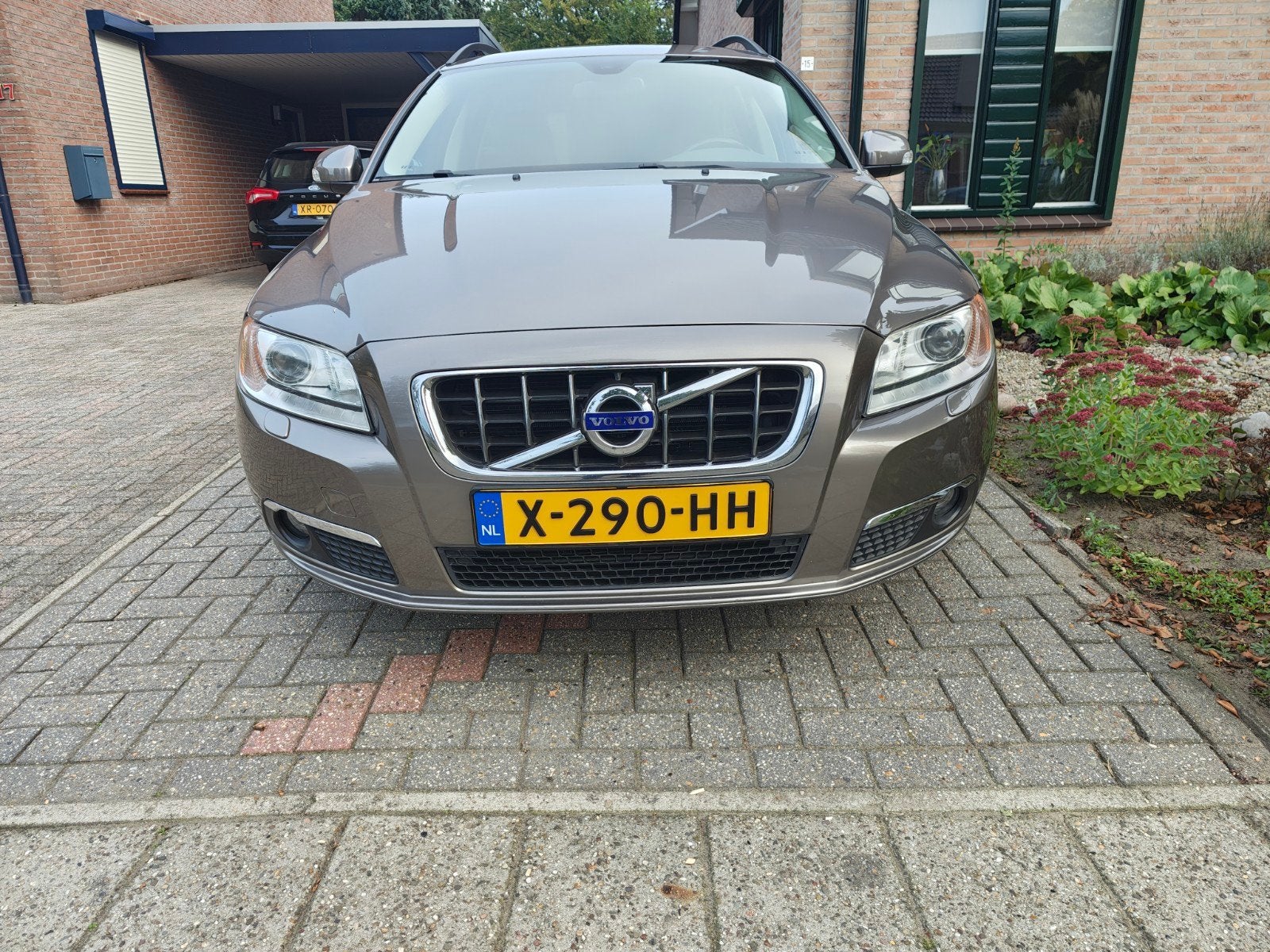 Volvo V70 2.5 T  Topstaat.  Geen Koopje !??. of wel., Voorwielaandrijving, 1800 kg, Zwart, Verwarmde buitenspiegels