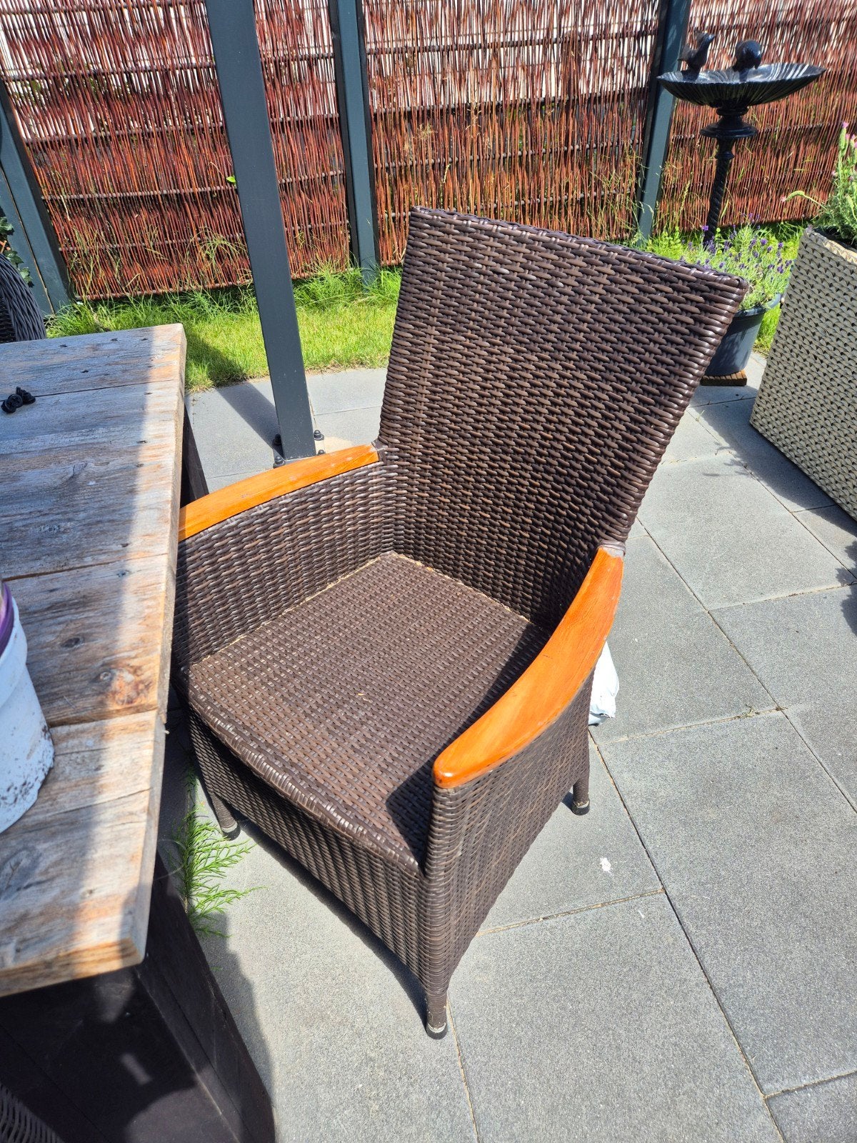 4 of 6 tuinstoelen met houten armleuningen, Ophalen, Gebruikt, Wicker