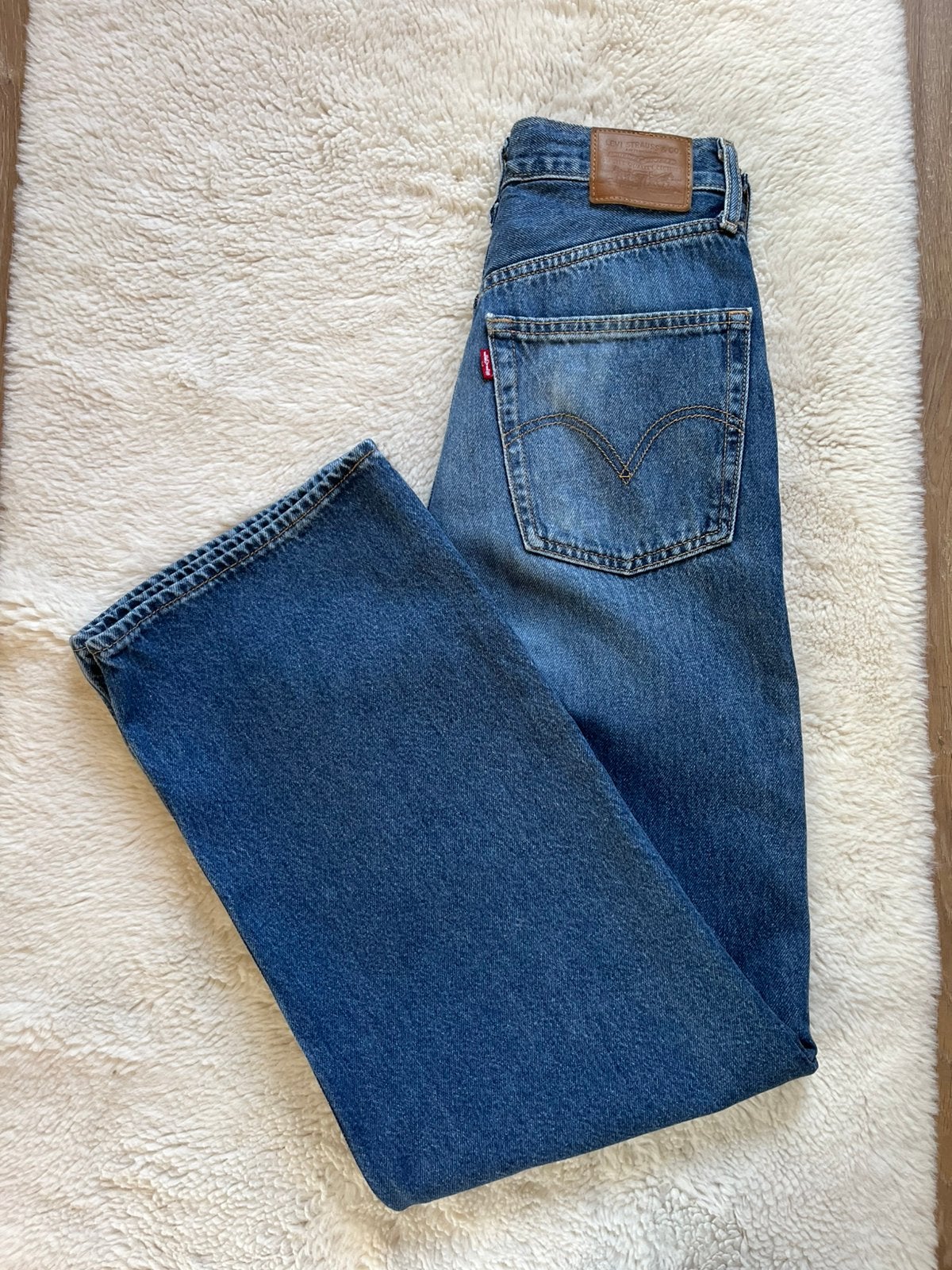 Levi's broek high loose 26/31, Kleding | Dames, Ophalen of Verzenden, Zo goed als nieuw, Blauw, W27 (confectie 34) of kleiner