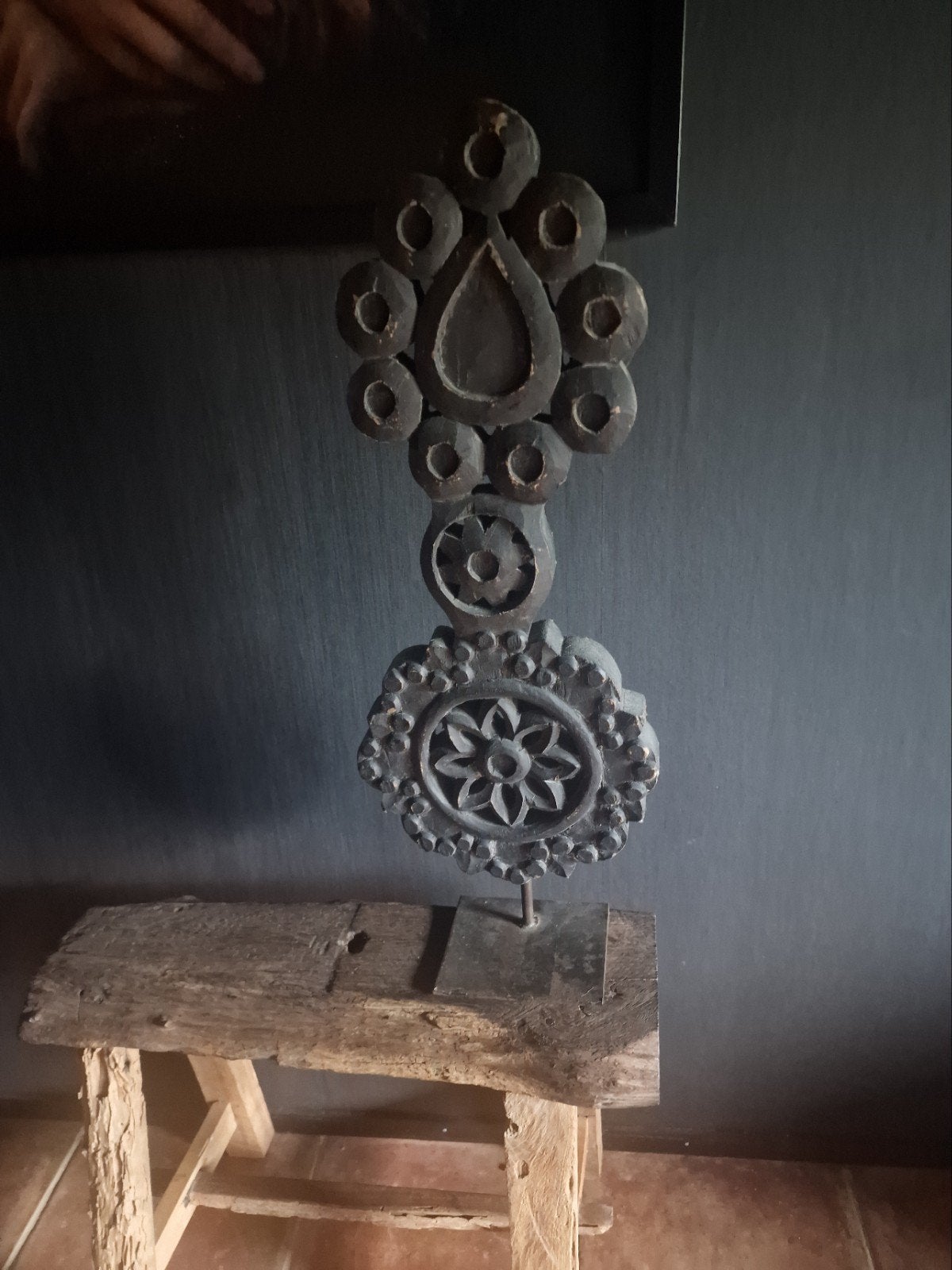 Groot houten ornament op ijzeren voet H 70 cm, Ophalen