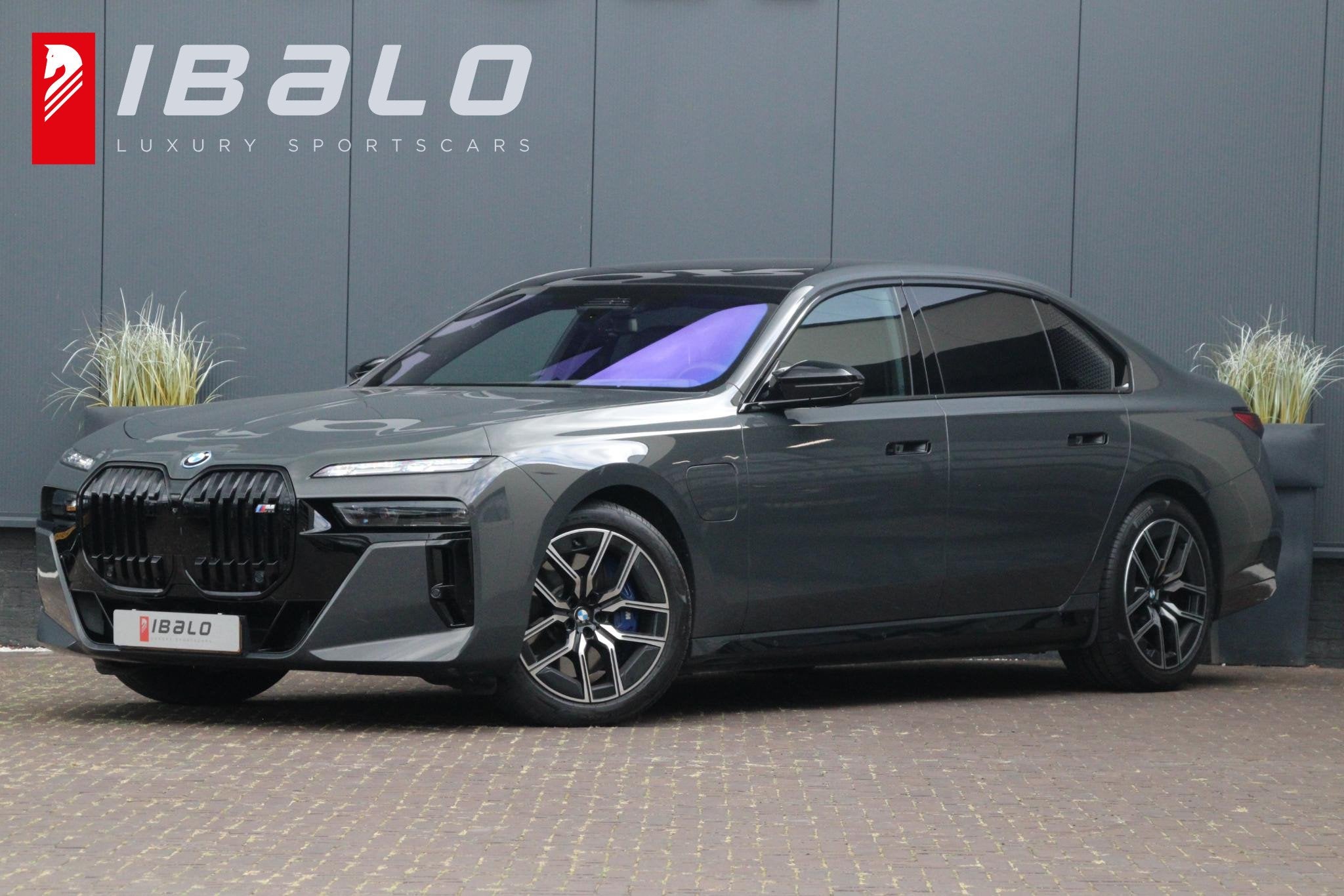 BMW 7-serie M760e xDrive M-Sport Pro | Auto Doors | BTW |, Automaat, Gebruikt, 2000 kg, 180 min