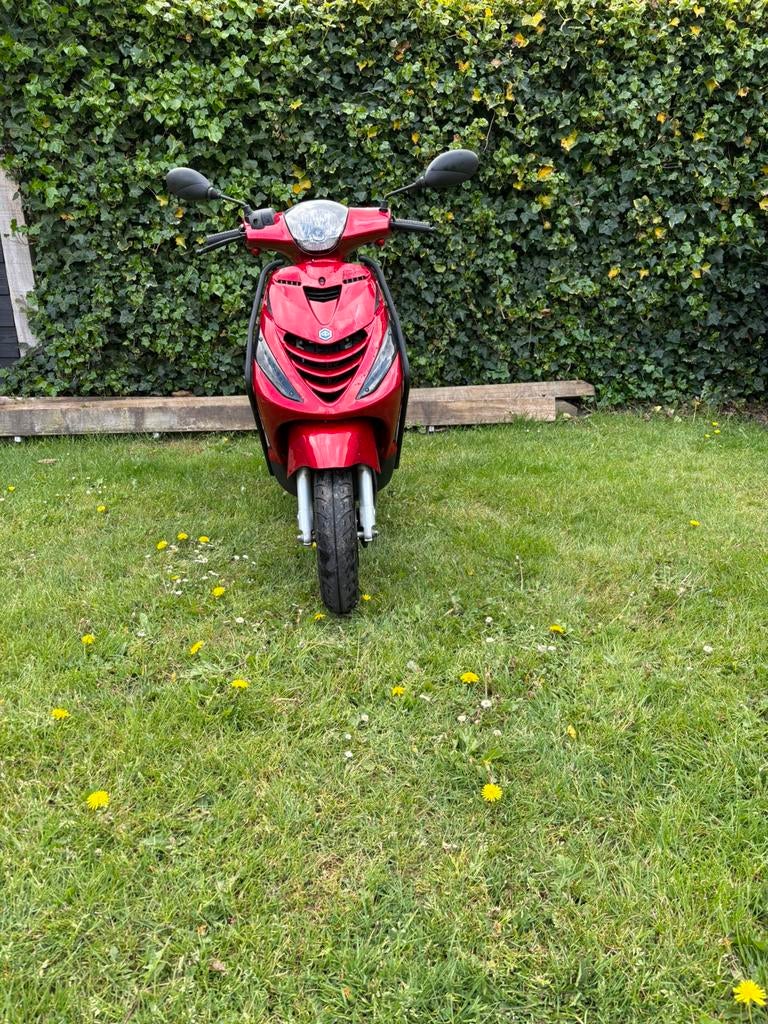 Piaggio zip 1ste eigenaar, Fietsen en Brommers, Scooters | Piaggio, Zo goed als nieuw, Zip, Maximaal 45 km/u, Benzine, Ophalen