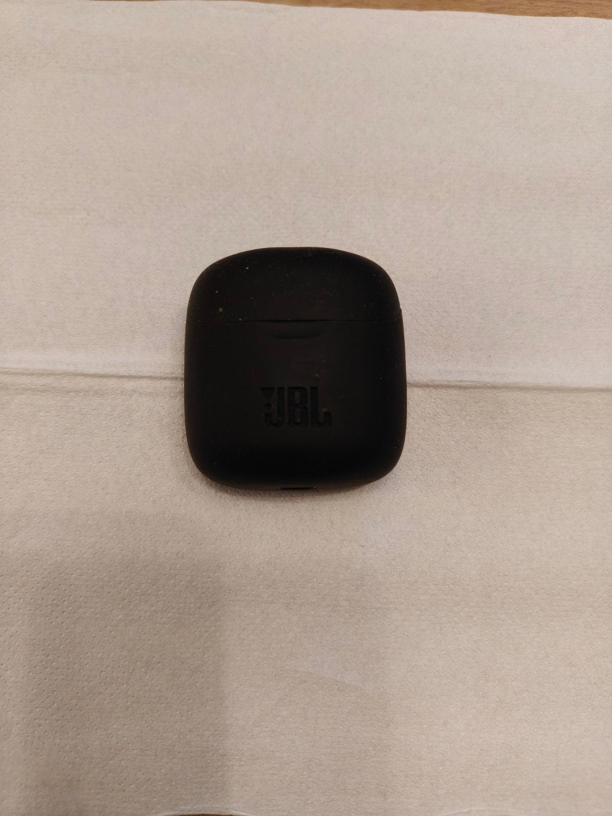 JBL Tune 220 case, Telecommunicatie, Mobiele telefoons | Oordopjes, Ophalen of Verzenden, Zo goed als nieuw