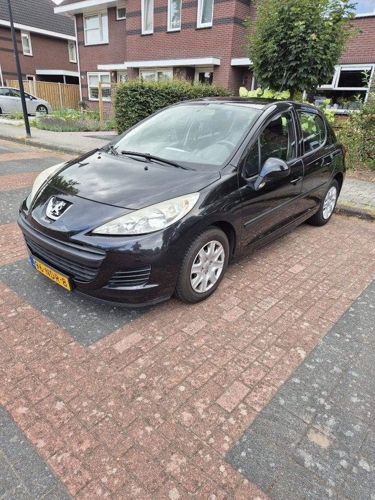 Peugeot 207, net APK gekeurd, Auto's, Peugeot, Voorwielaandrijving, Zwart, Origineel Nederlands, Handgeschakeld