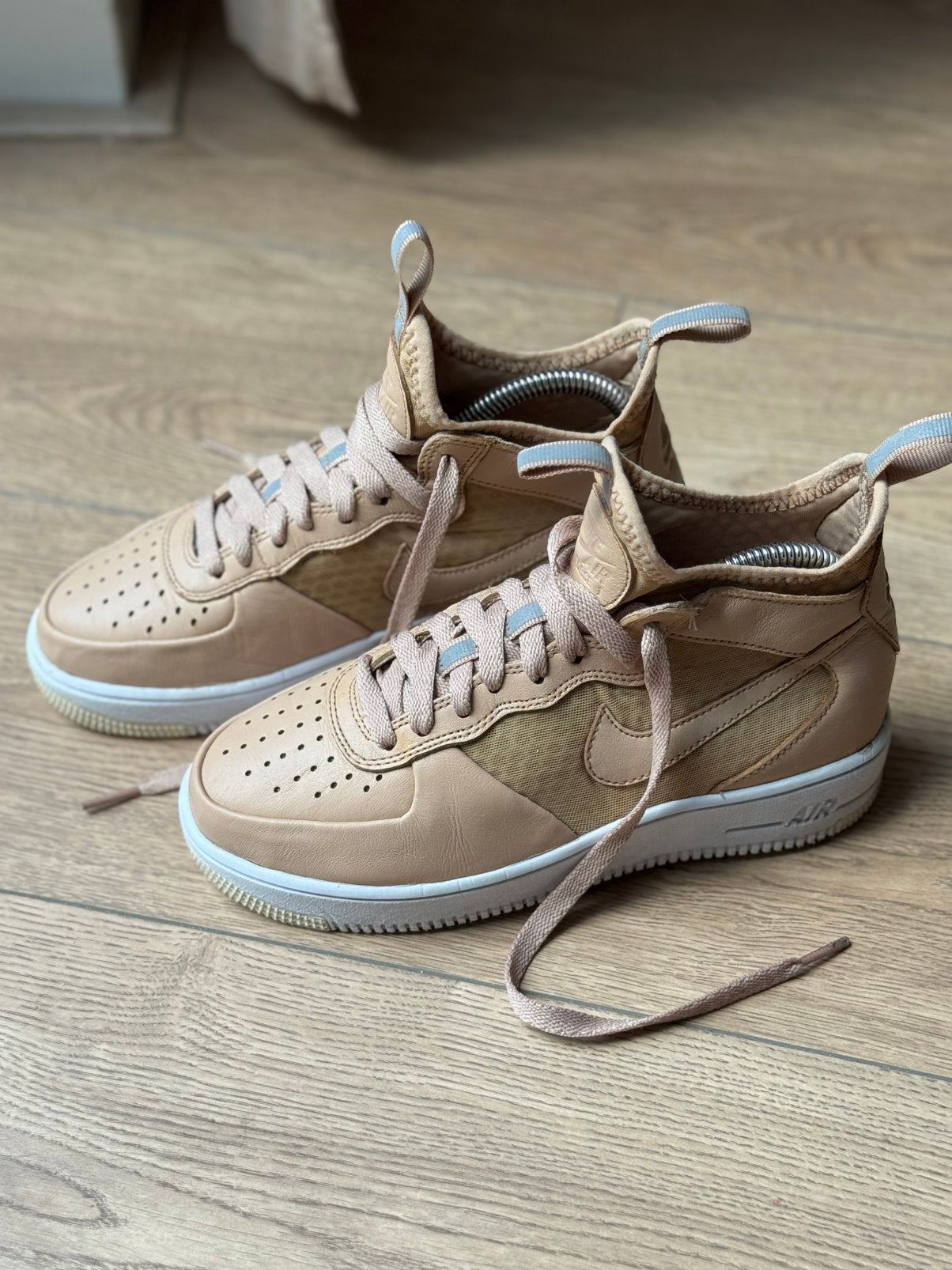 Nike Air Force 1 Sneakers - Maat 36,5, Kleding | Dames, Schoenen, Ophalen of Verzenden, Gedragen, Beige, Sneakers of Gympen