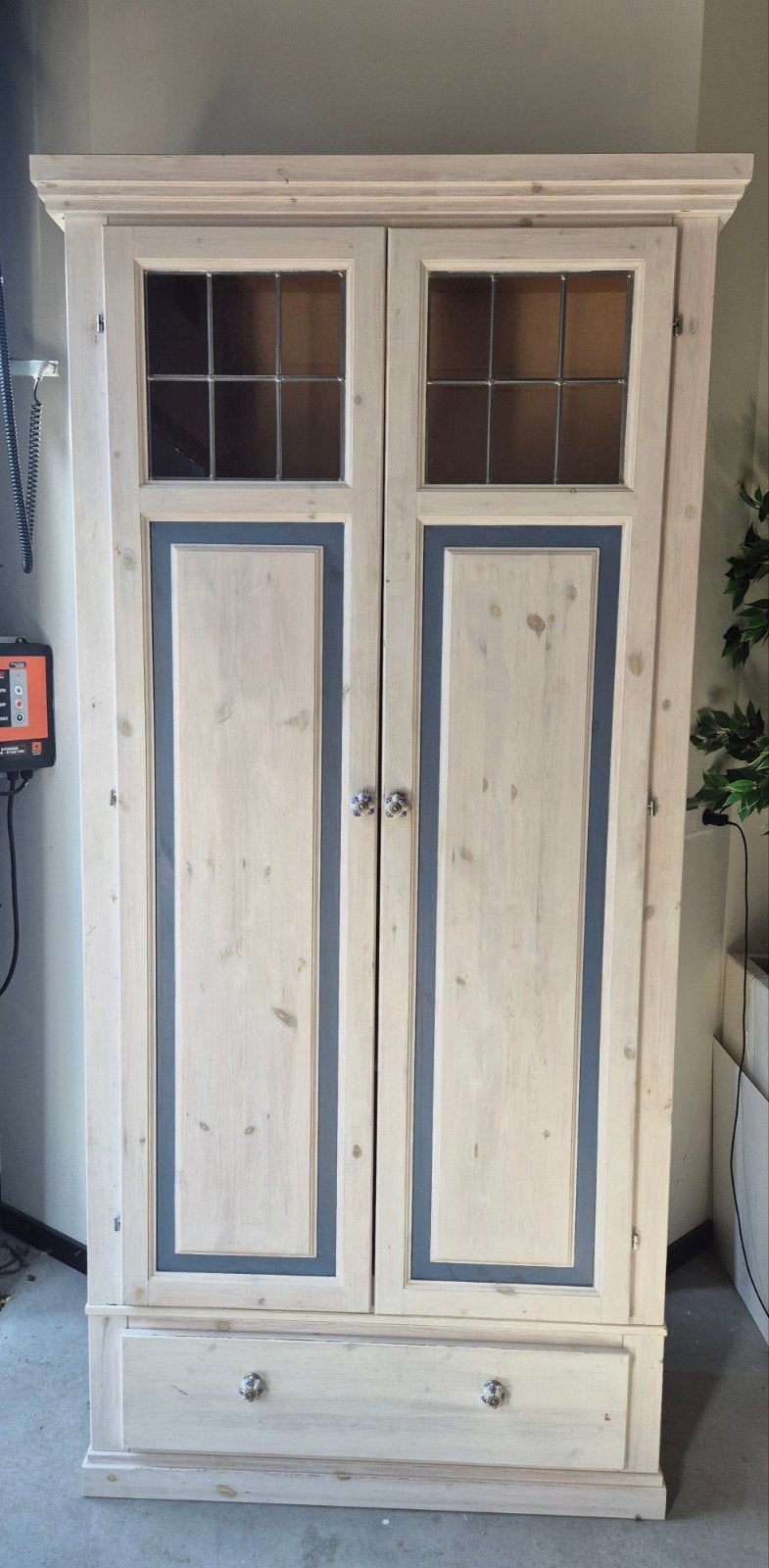 houten kledingkast glas in lood, Ophalen, 200 cm of meer, Zo goed als nieuw, 25 tot 50 cm