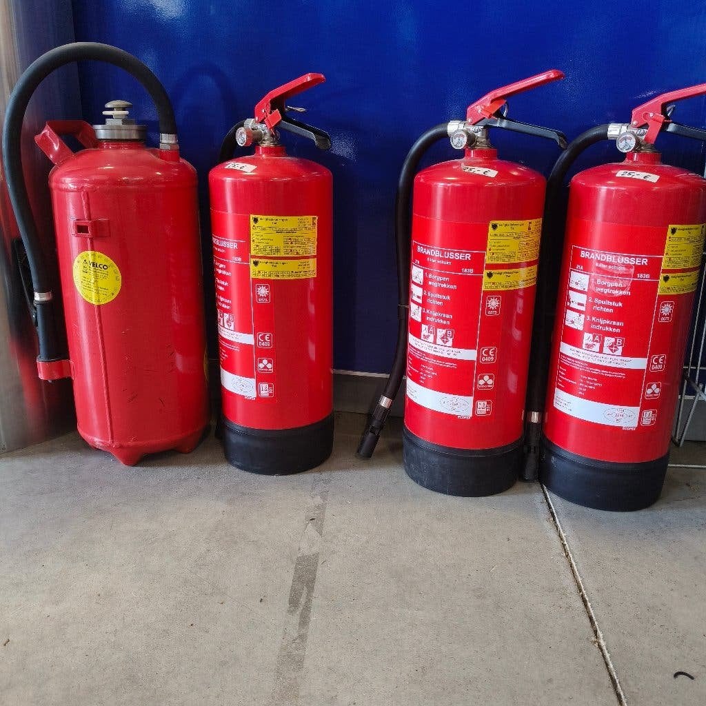 Aantal in goede staat  zijnde brandblussers  sproeischuim, Ophalen, Gebruikt, Brandblusser