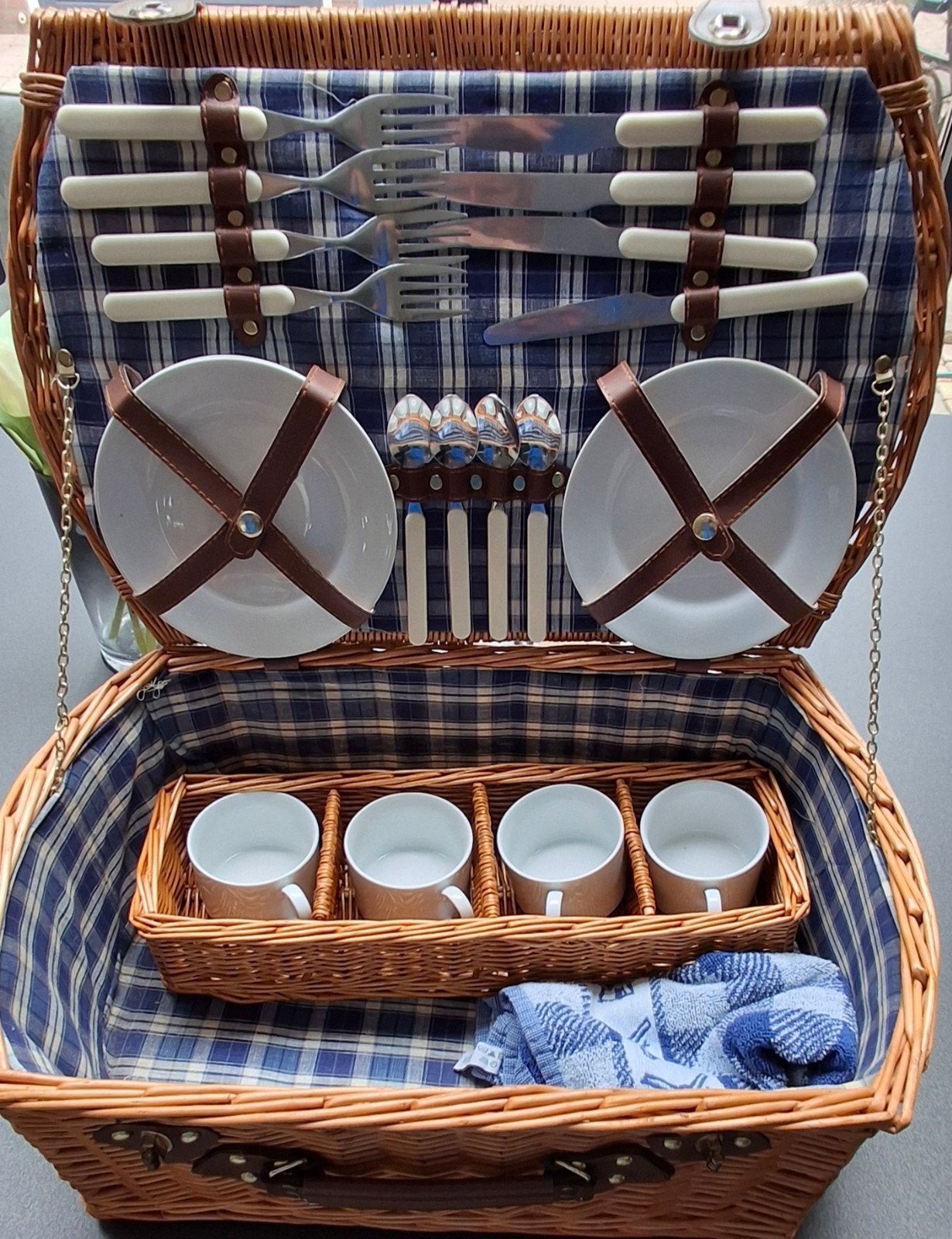 Nieuwe picknickmand voor 4 personen, Hobby en Vrije tijd, Ophalen, Nieuw