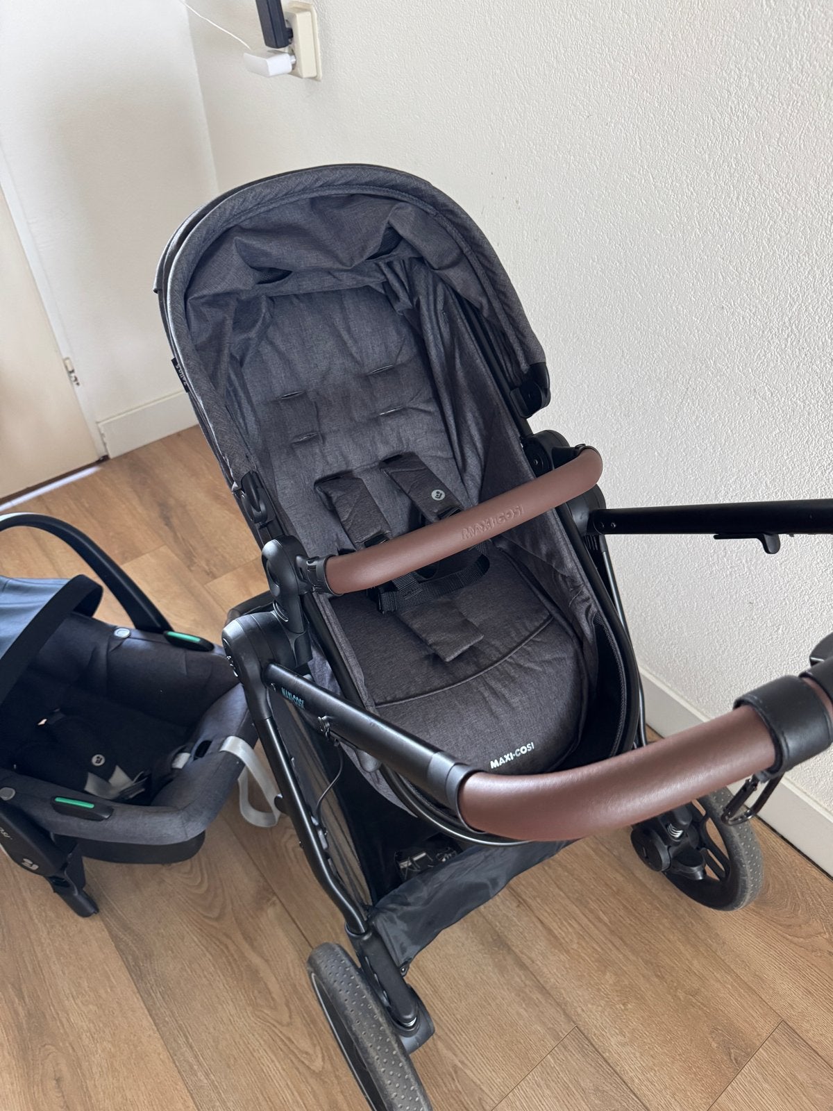 Maxi Cosi Zelia S Trio 3-in-1 Kinderwagen, Ophalen, Zo goed als nieuw, Combiwagen, Met autostoeltje