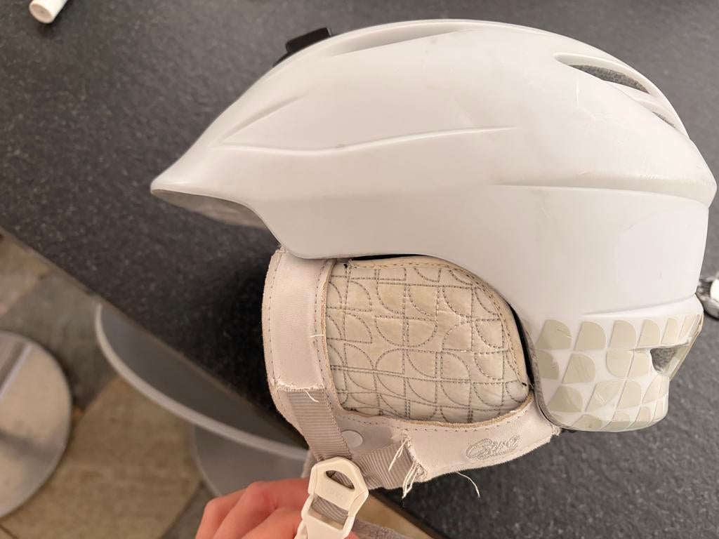 Witte skihelm, Sport en Fitness, Skiën en Langlaufen, Overige merken, Gebruikt, Overige typen, Ophalen of Verzenden