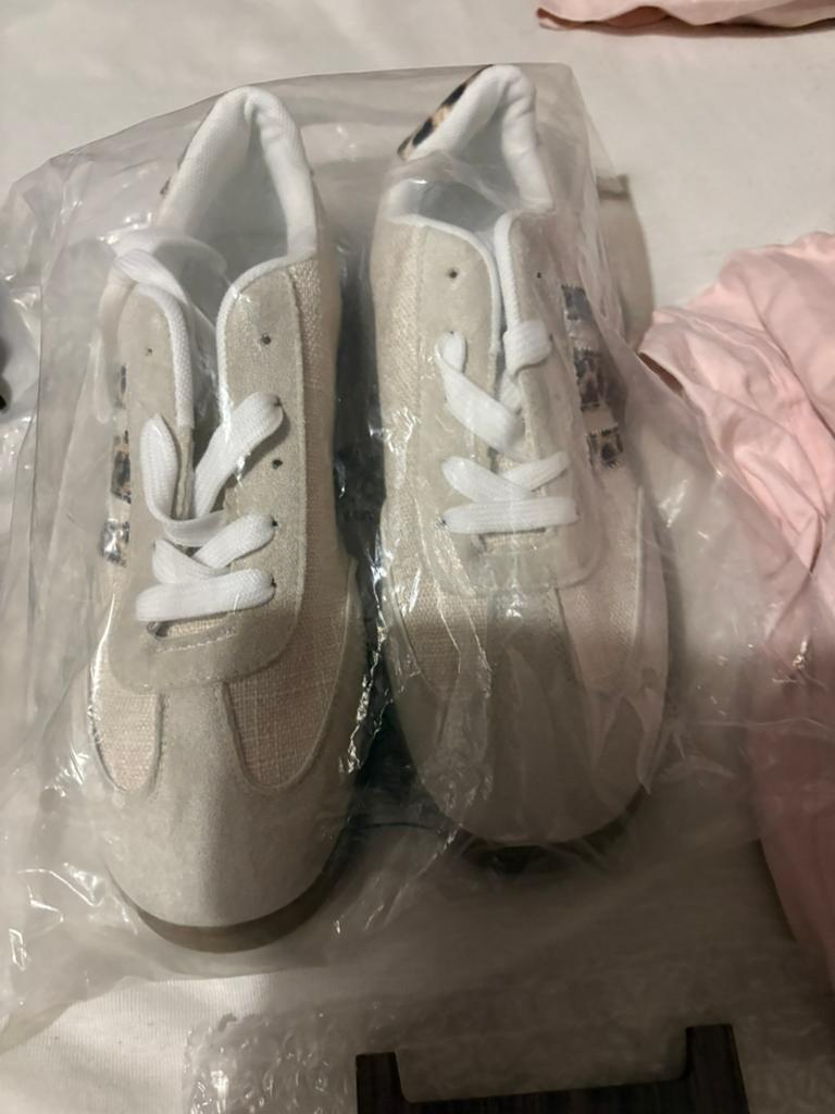 Sneakers / schoenen maat 40 nieuw dames, Beige, Nieuw, Ophalen of Verzenden, Sneakers of Gympen