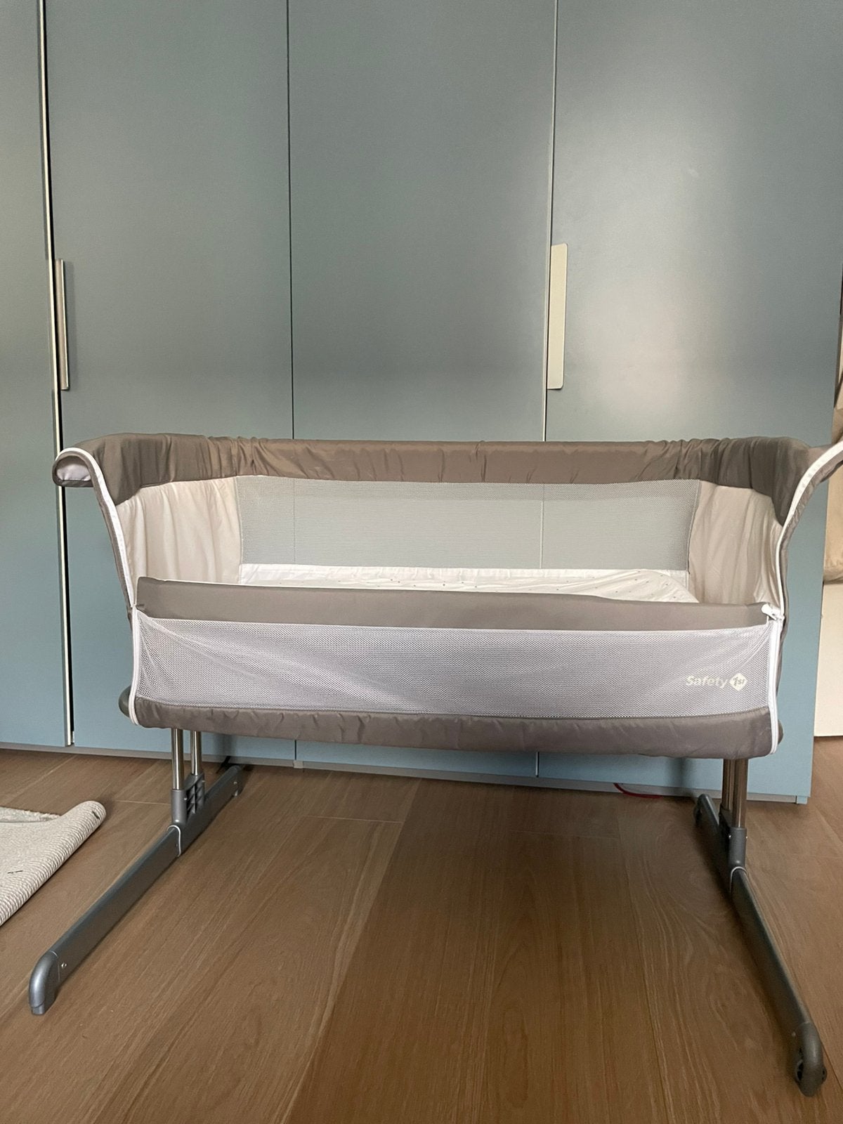 Cosleeper Safety 1st grijs incl matras, dekentjes&hoezen, Ophalen, Zo goed als nieuw, Overige typen