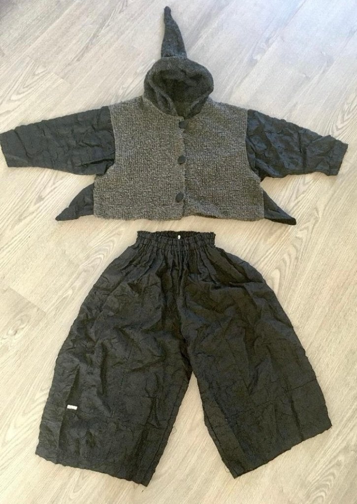 MONNY Heel mooi en lief 2-delig set ( zwart /grijs ), mt 128, Gebruikt, Ophalen of Verzenden, Setje, Meisje