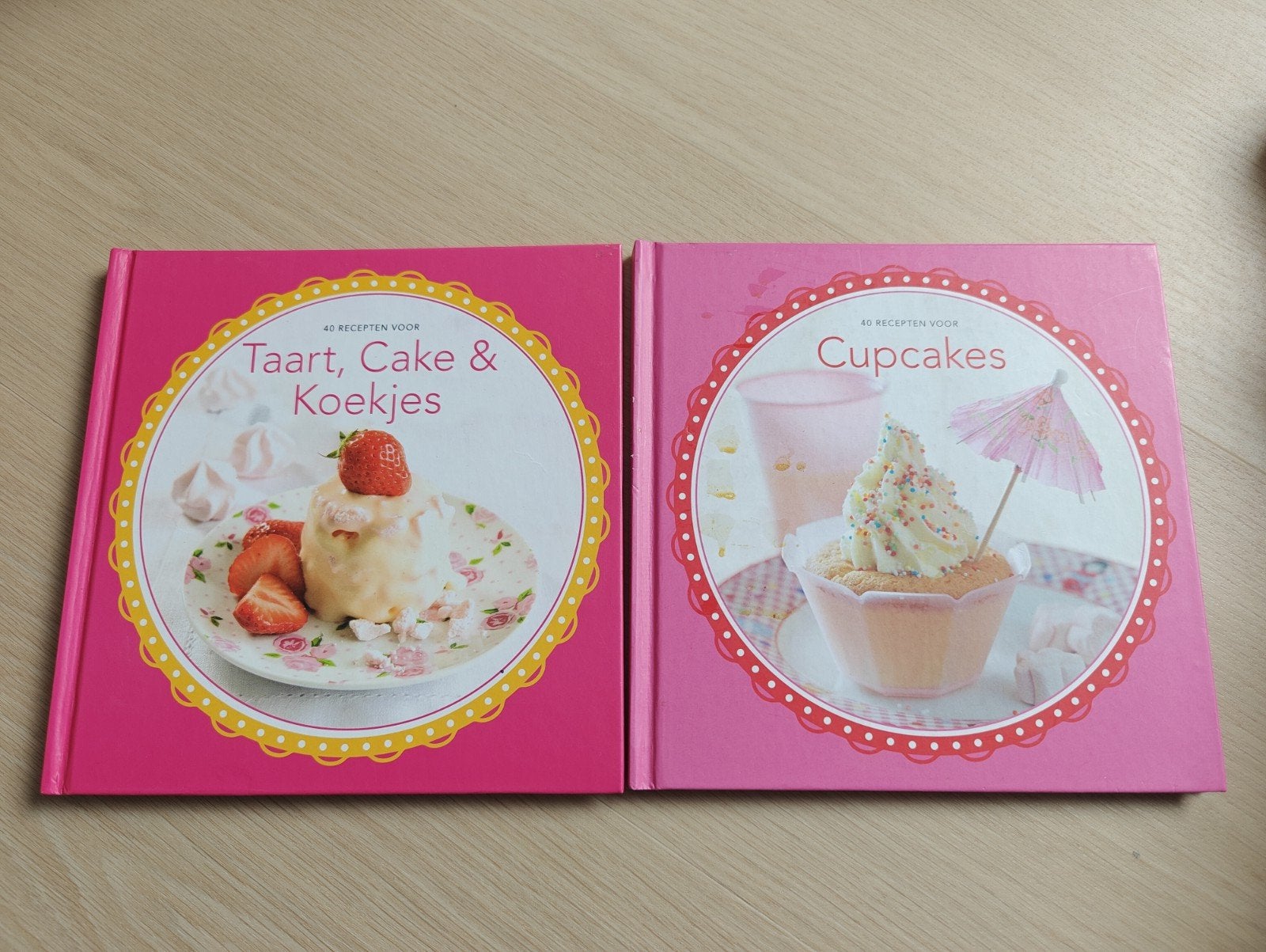 2x Bakboek: Taart, Cake & Koekjes + Cupcakes (40 recepten), Ophalen of Verzenden, Zo goed als nieuw, Taart, Gebak en Desserts