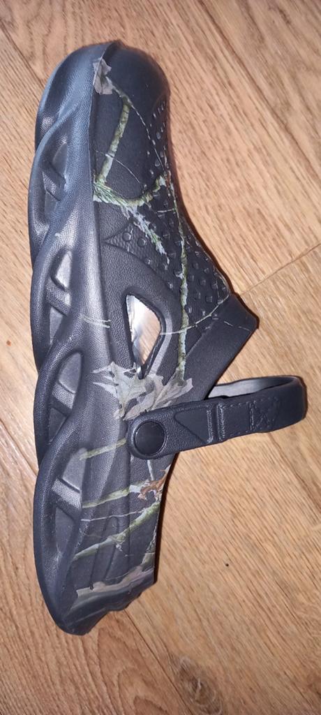 Zomer sandalen vrijetijds klompen. Camouflage kleur., Ophalen